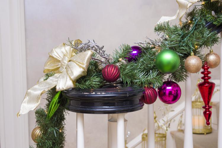 Christmas-decoration-staircase