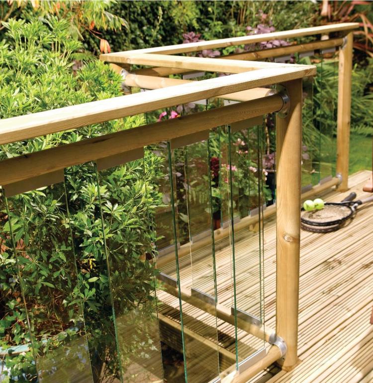 A picture of outdoor decking boasting polished, see-through glass and wood rails and posts.